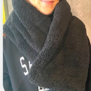Black color double layered Sherpa scarf brand new
